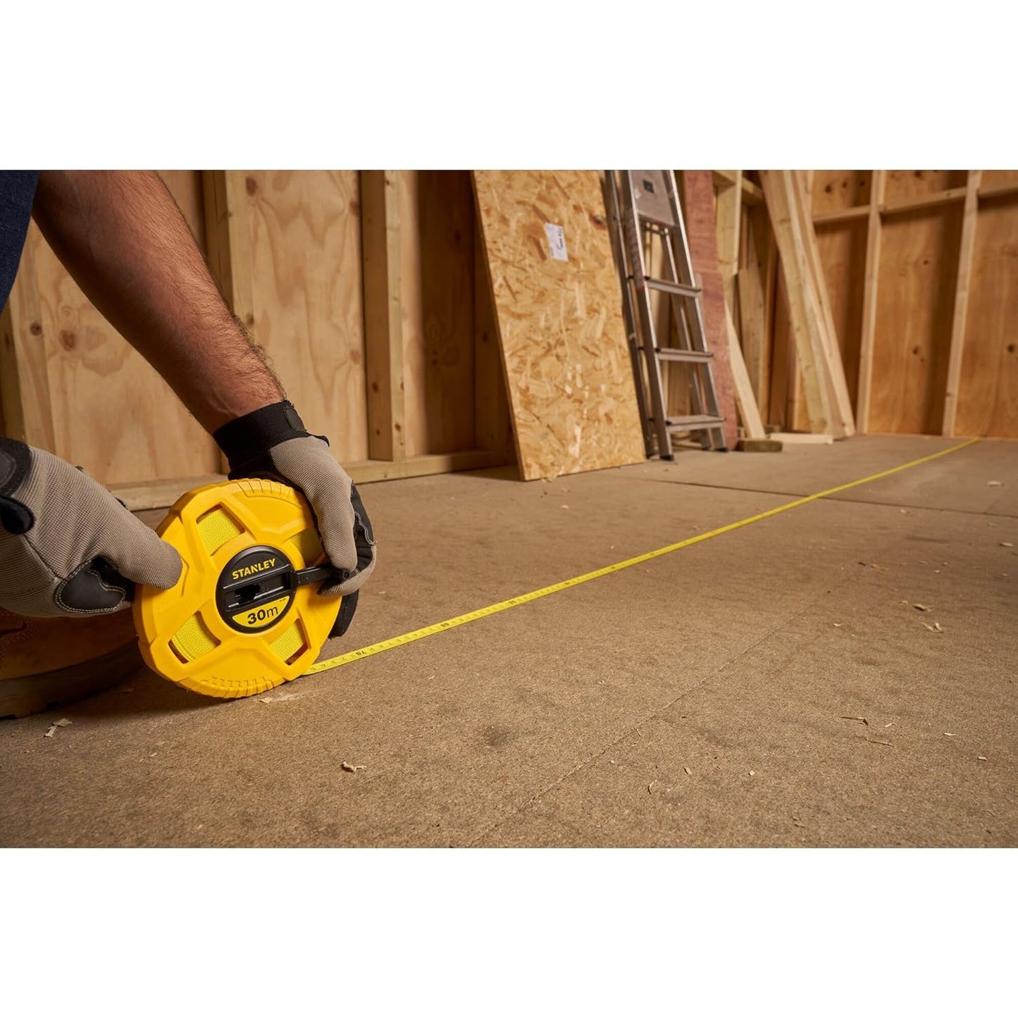 Stanley 30 m Closed Case Fibreglass Tape Measure — Durable, Non-Conductive