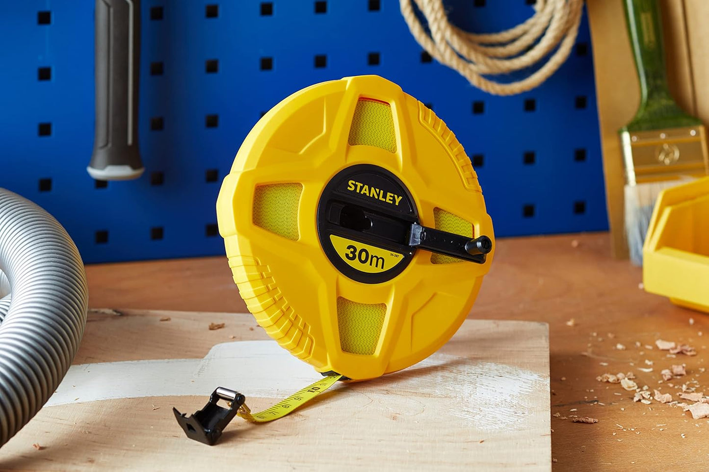 Stanley 30 m Closed Case Fibreglass Tape Measure — Durable, Non-Conductive